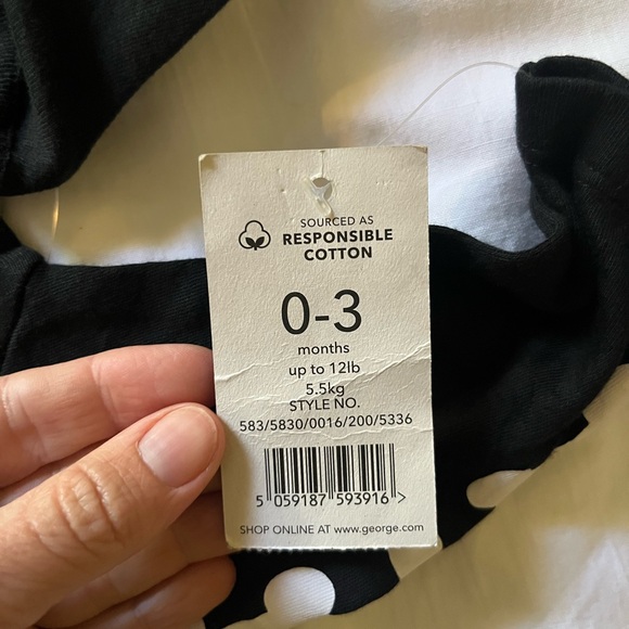 NWT 0-3 months baby Halloween skeleton onesie costume w/ hat George - Picture 4 of 4